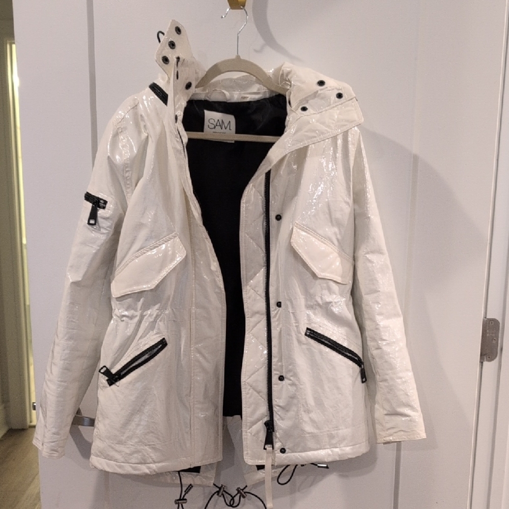 SAM. White Ski & Snow Jacket with Hood and Water-Resistant Finish. Size M. White